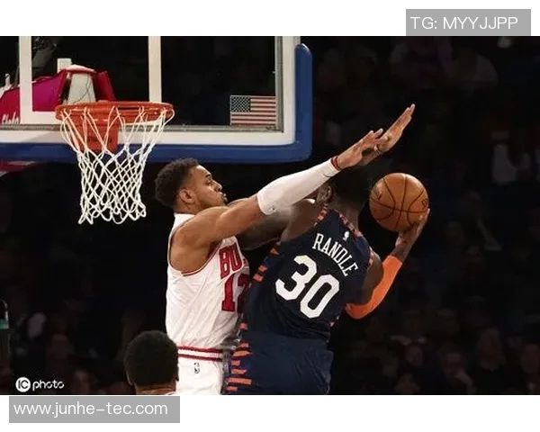 尼克斯与公牛激战正酣球迷期待精彩对决与历史交锋 尼克斯与公牛激战正酣球迷期待精彩对决与历史交锋